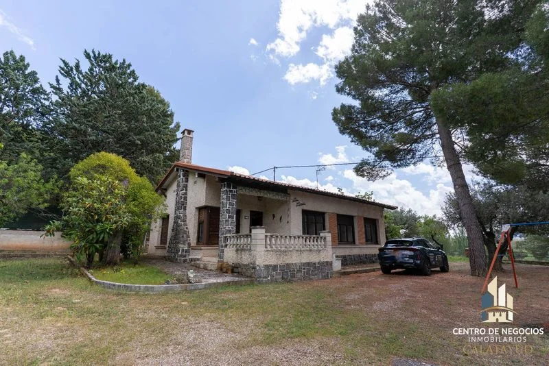 Calatayud chalet with pool and land
