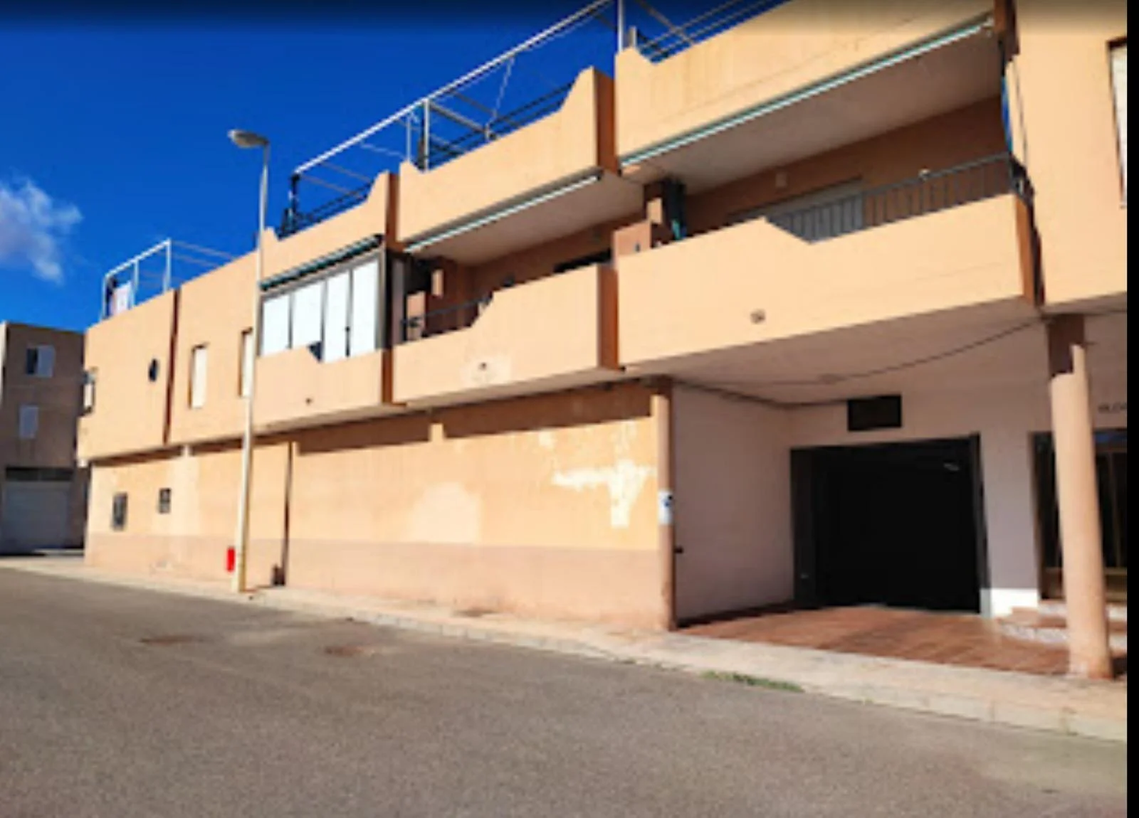 Lujar garage with storage potential