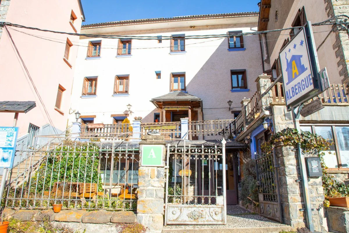 Operating hostel near Ordesa, 15 rooms