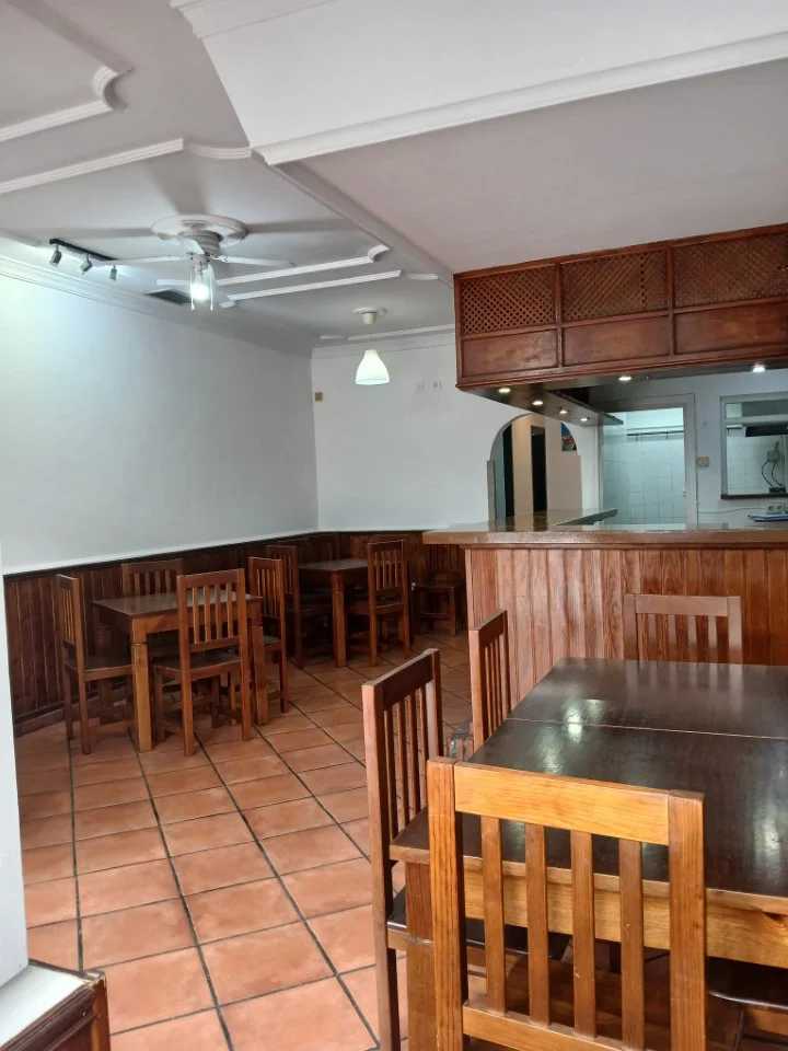Restaurante operativo en San Pedro