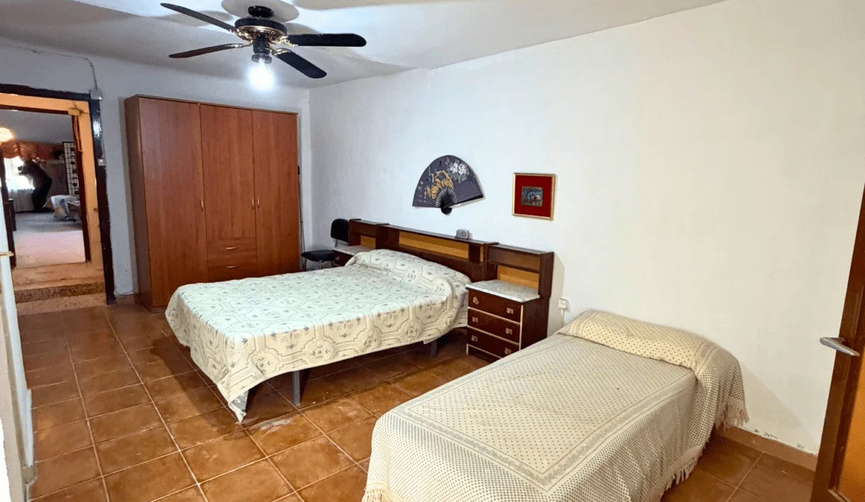 Casa habitable de dos plantas en Épila