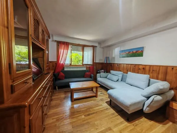 Apartamento reformado en Jaca, 46 m², terraza