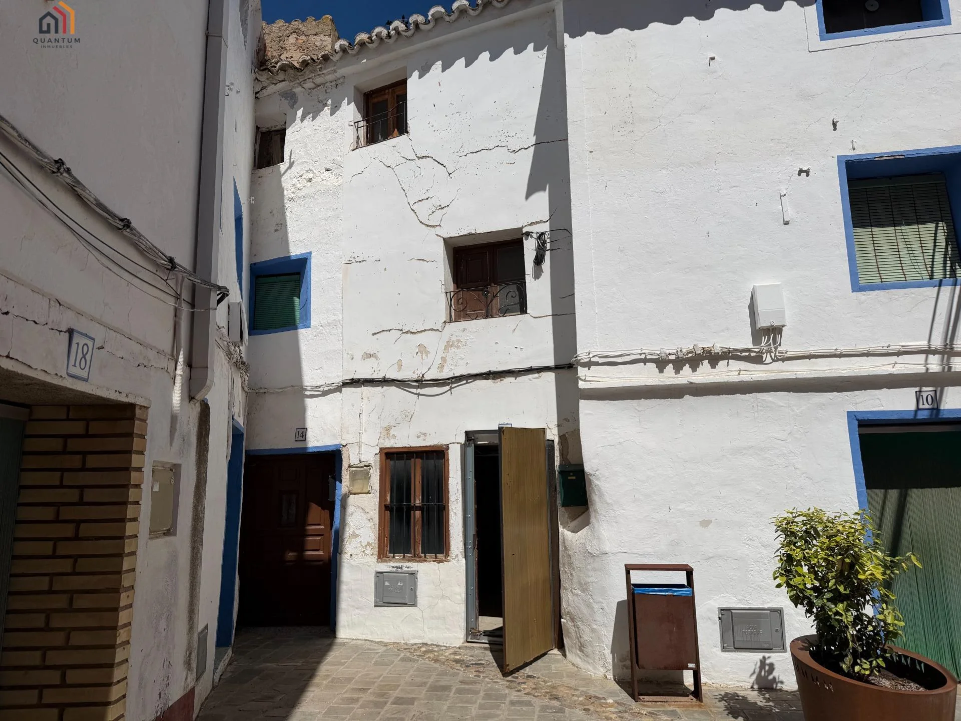 Gelsa village house, 143 m² renovation