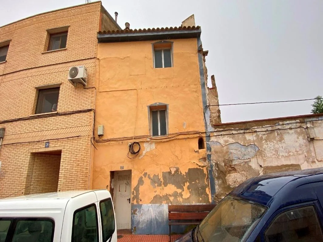 Four-floor townhouse in Fuentes de Ebro