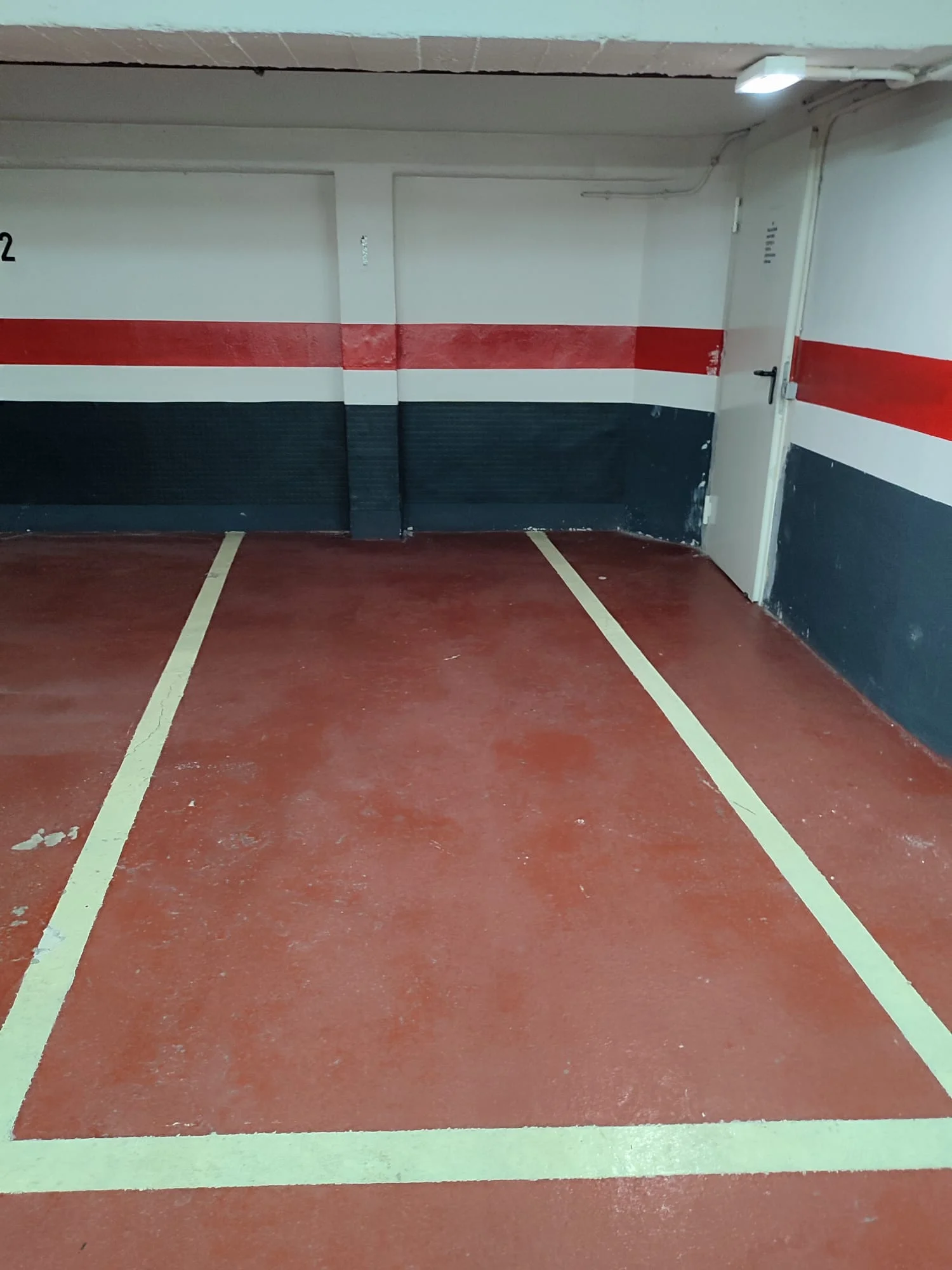 Covered small-car garage in centre