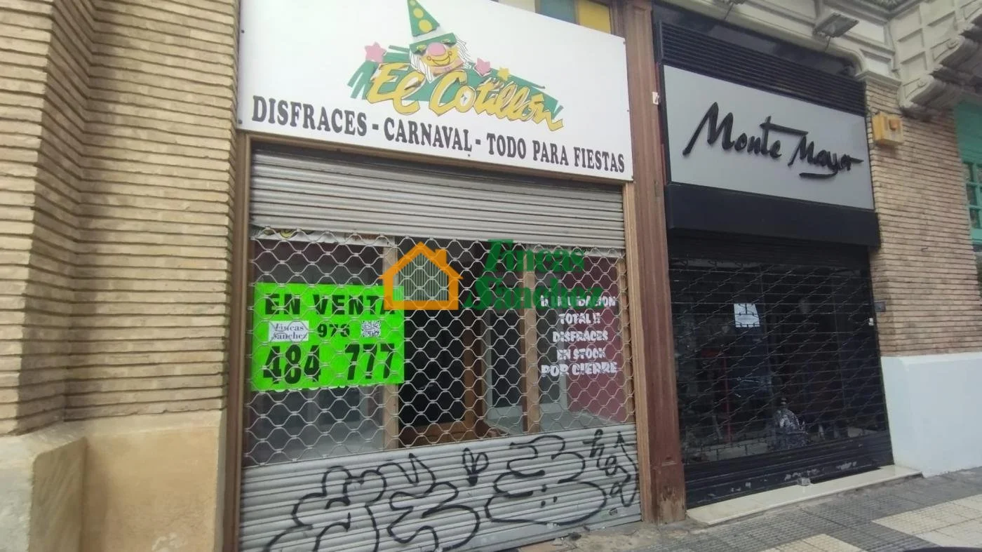Corner commercial premises, 93 m², Centre