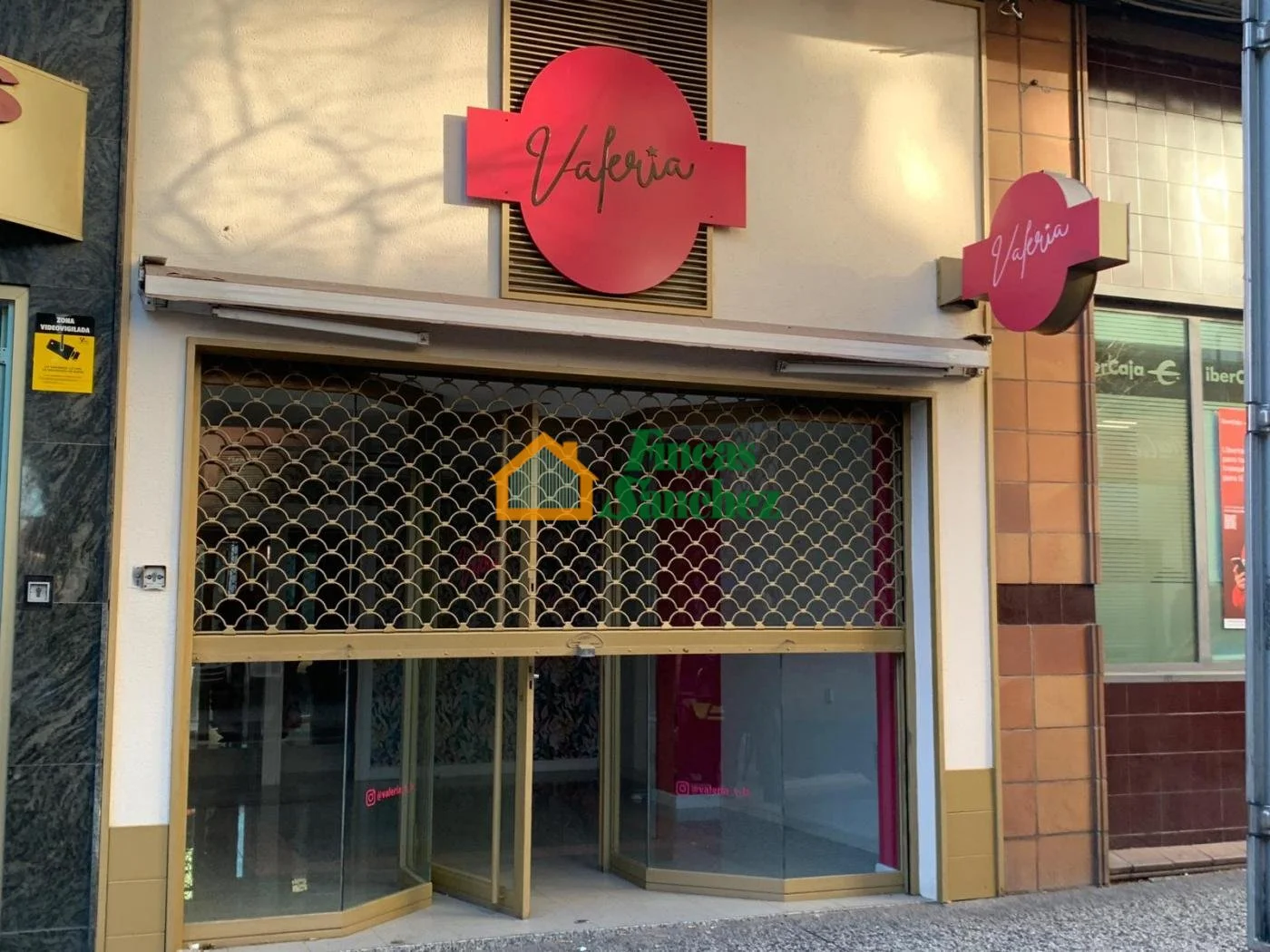 Local a pie de calle junto Plaza Roma