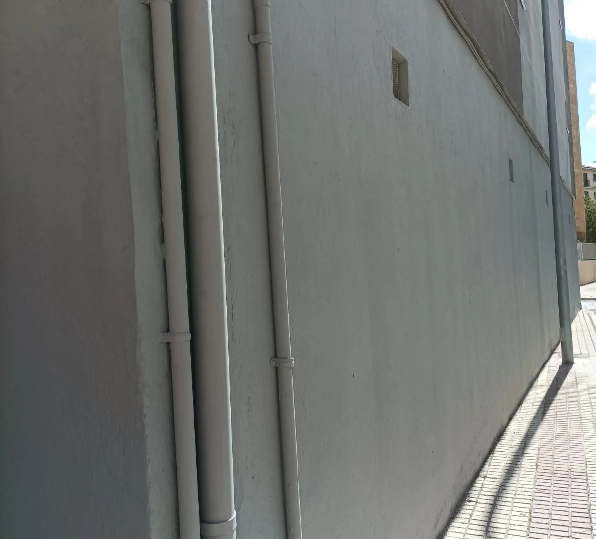 Street-level commercial unit, 203 m²
