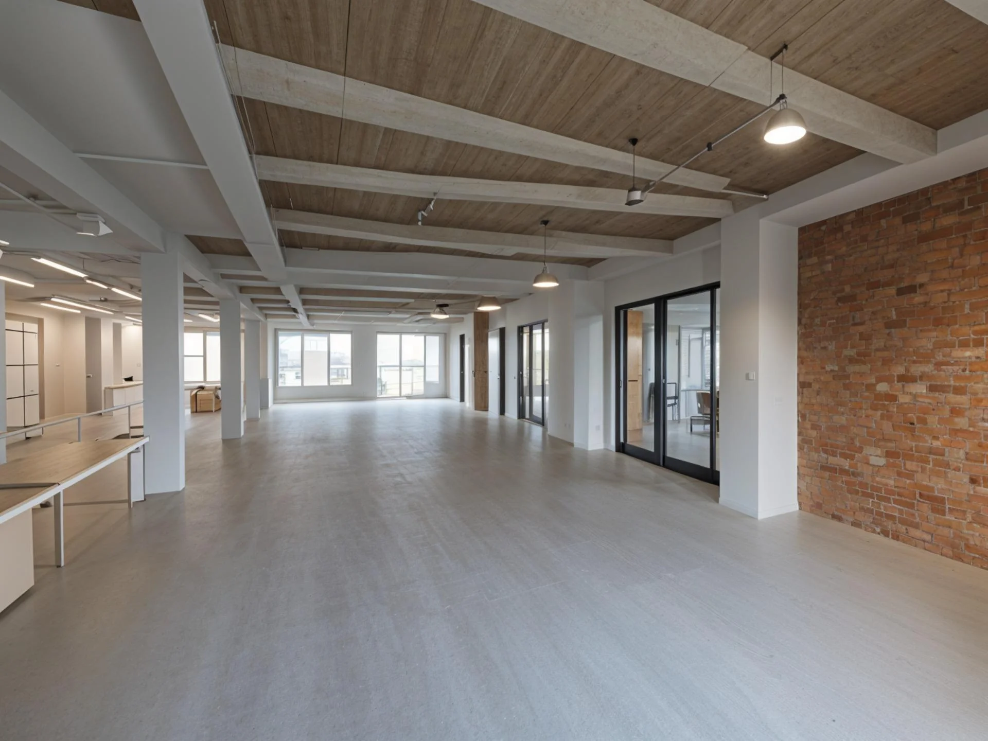Local comercial en primera línea, 615 m²