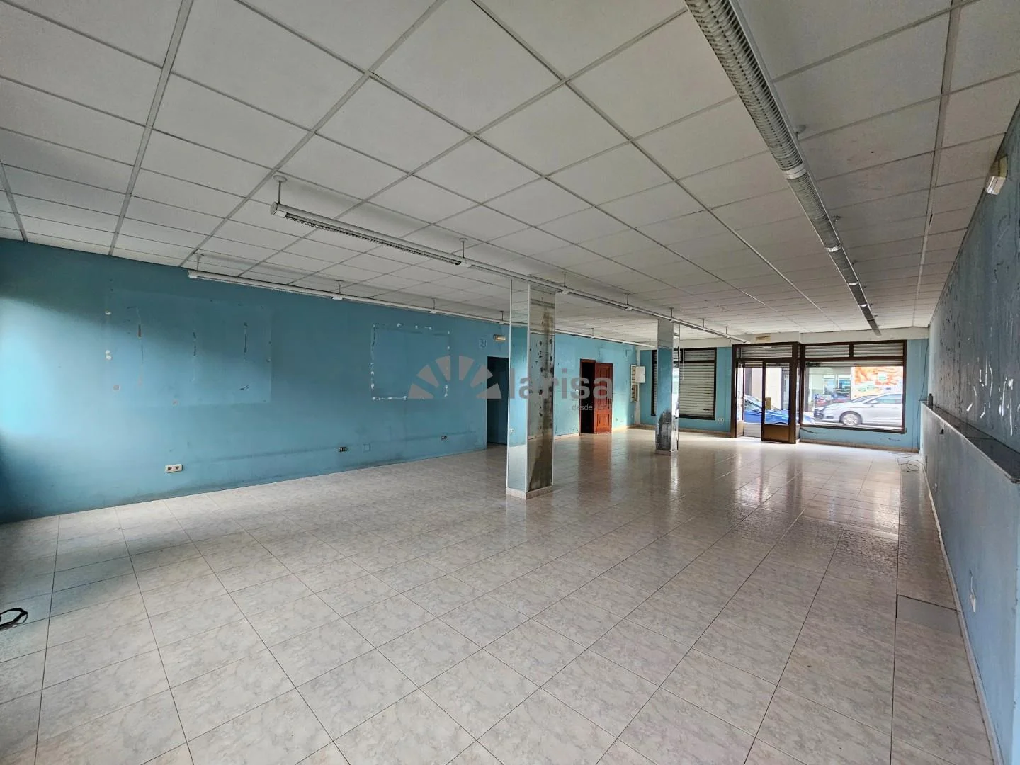 Bajo comercial con jardín en Vimianzo