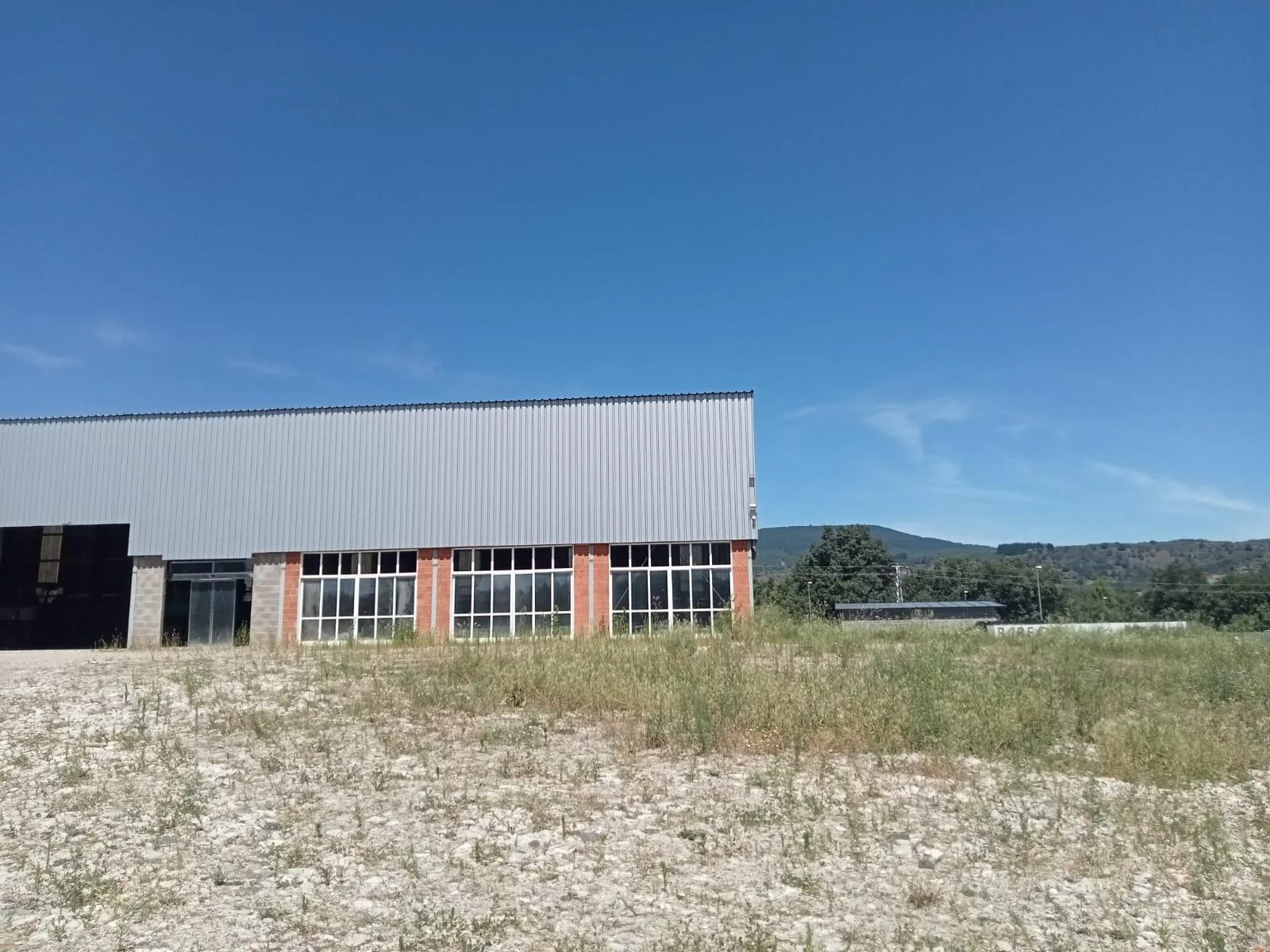 Nave industrial con parcela de 8.000 m²