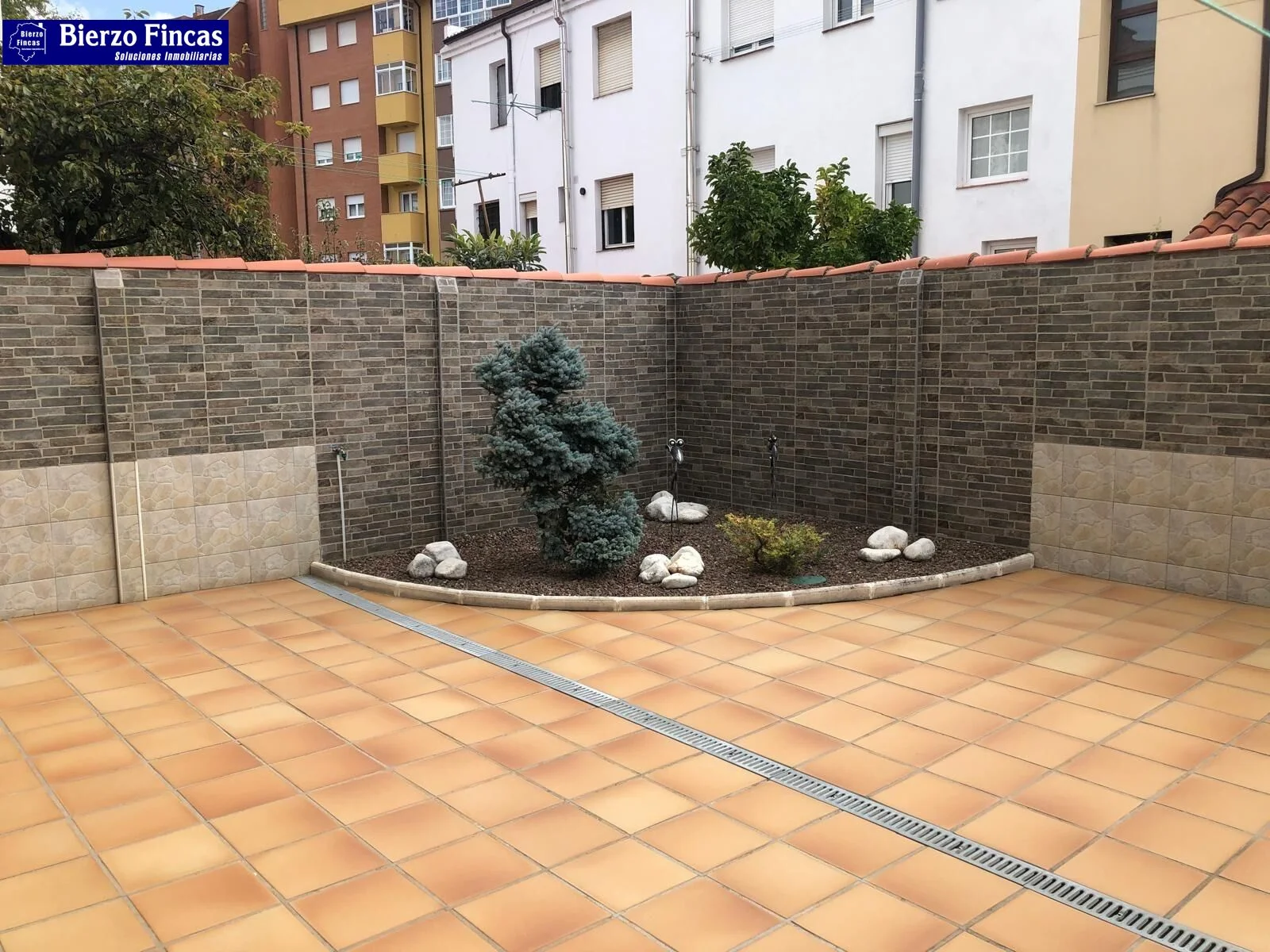 Casa céntrica de tres plantas en León con garaje