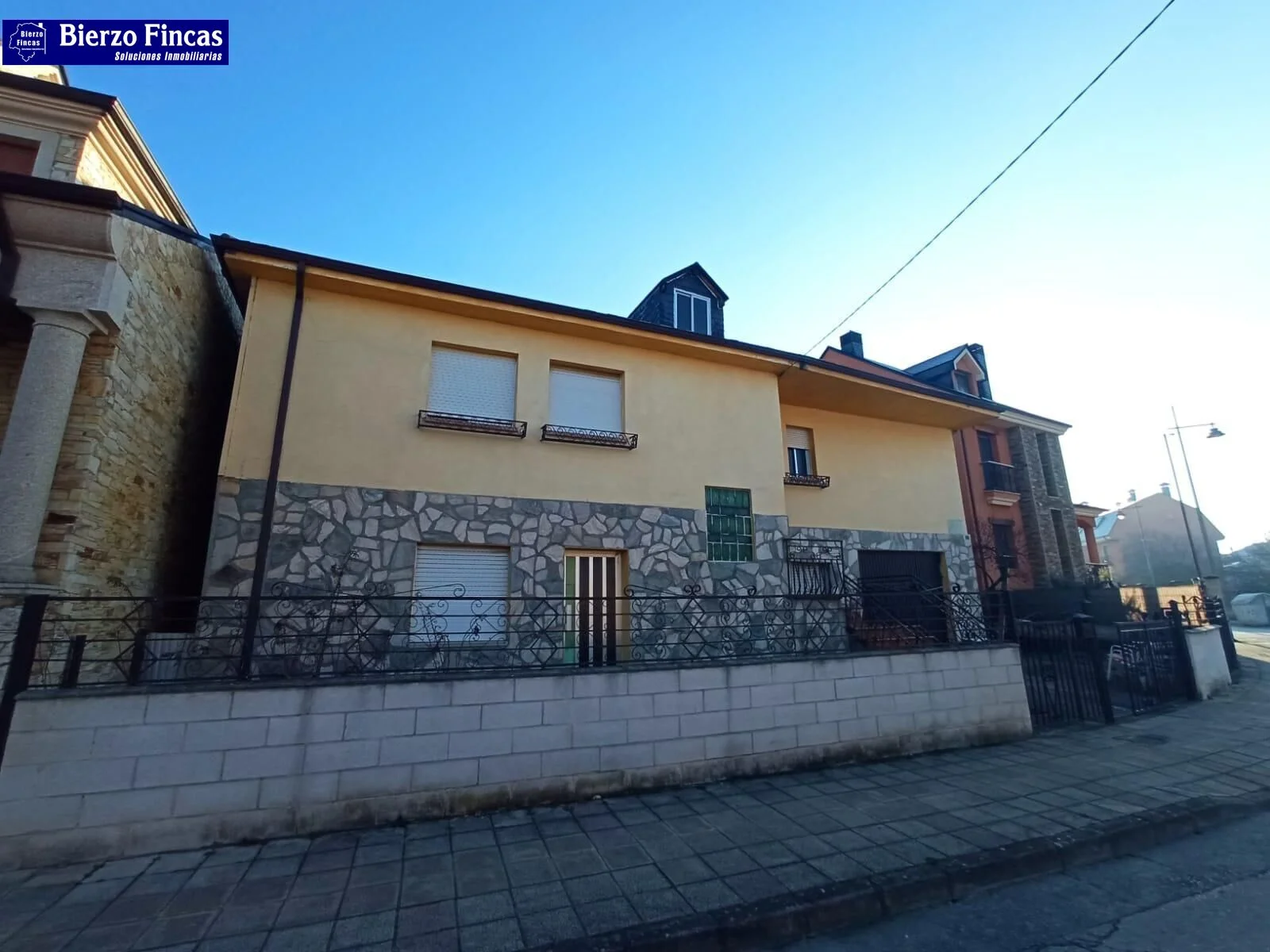 Spacious Fuentesnuevas house, four bedrooms