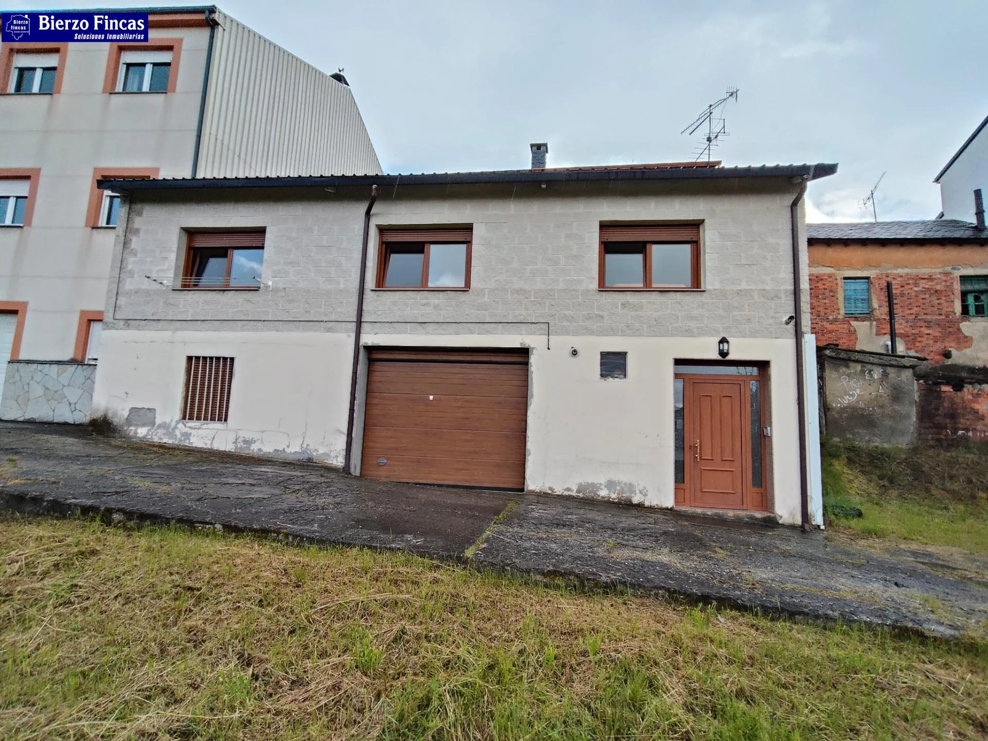 Reformed Fabero house, five bedrooms