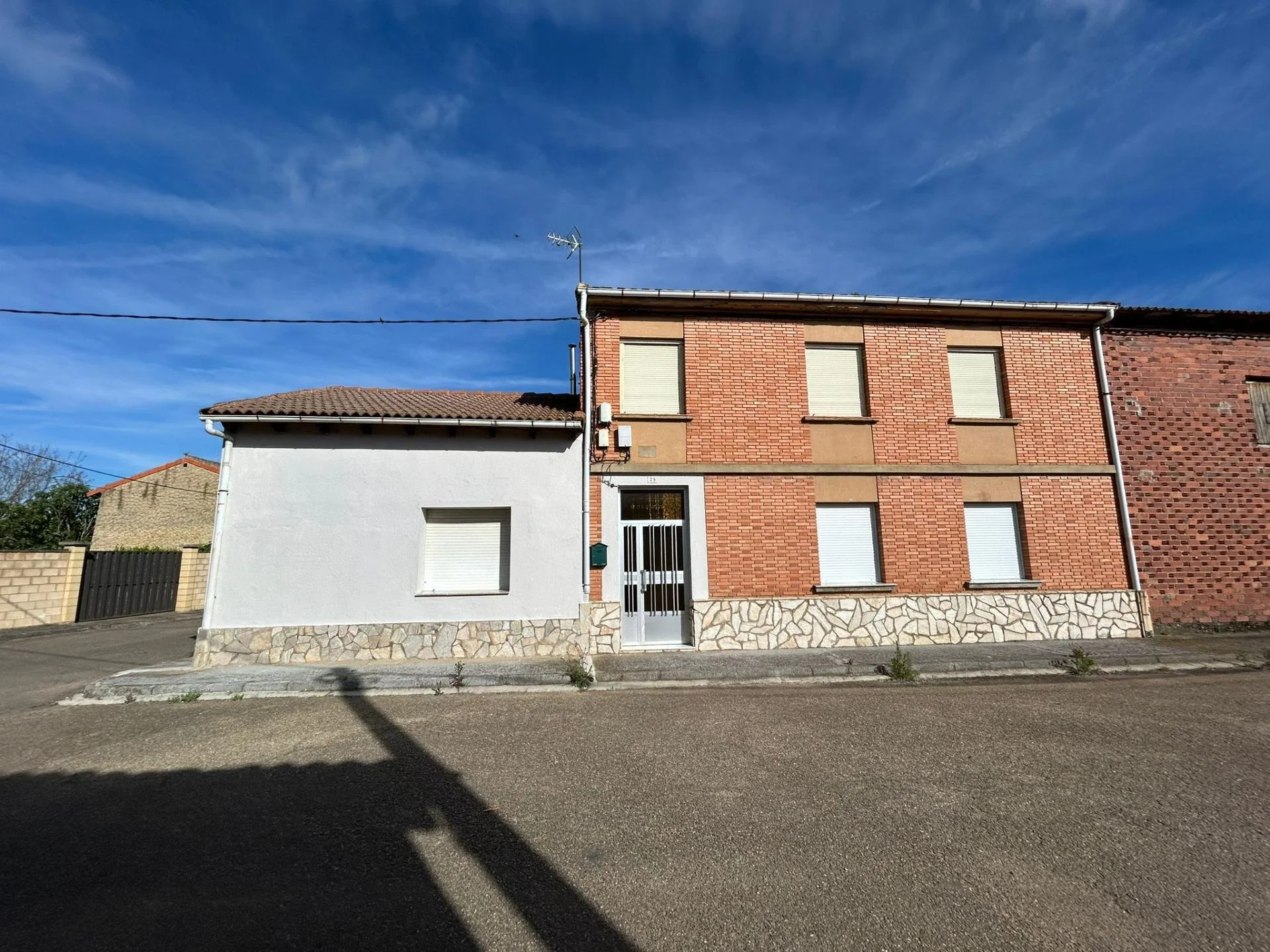 Large village house with 6 bedrooms