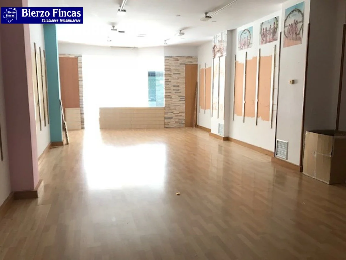 Central Ponferrada commercial space, 240 m²