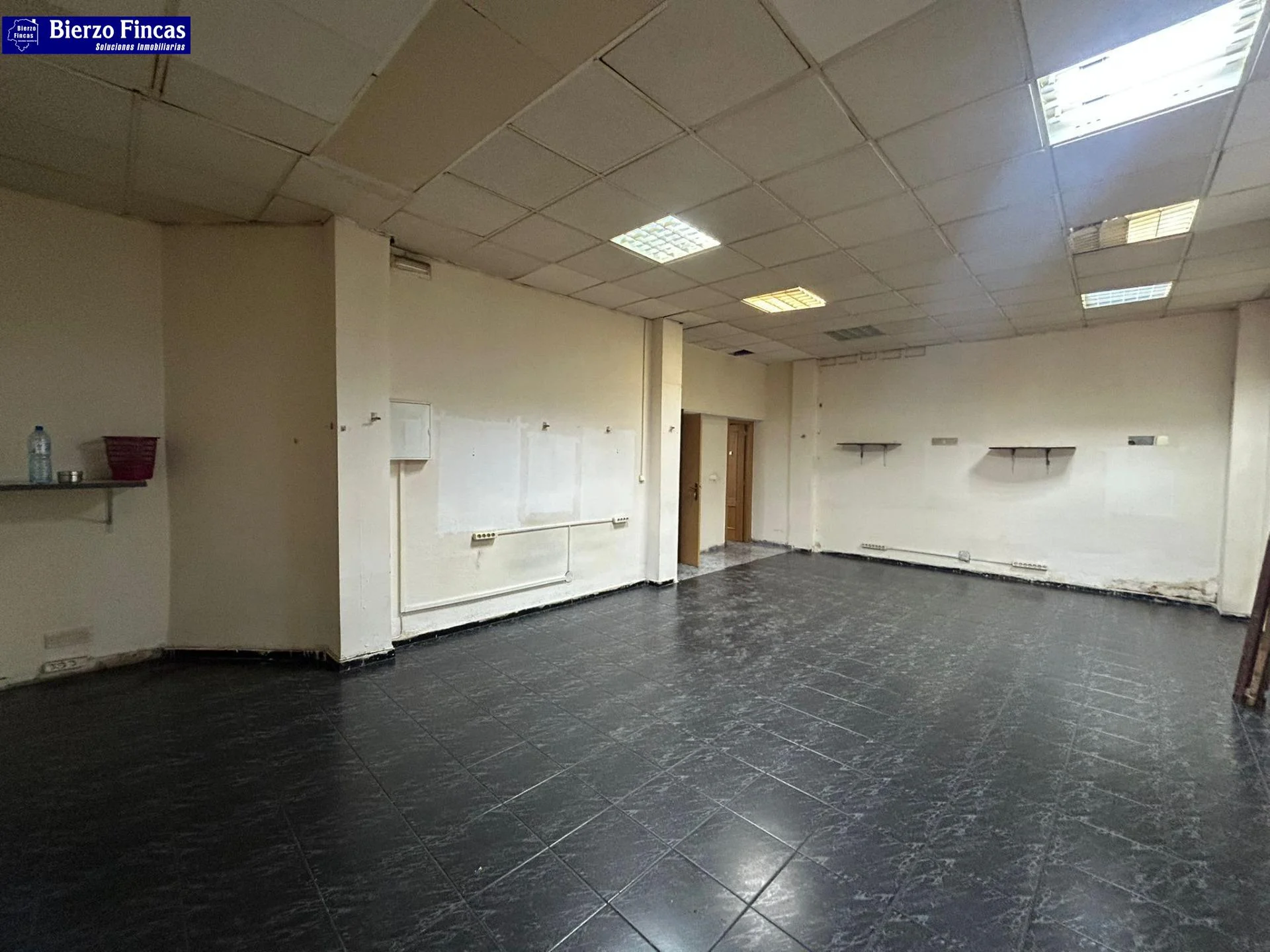 Local comercial céntrico en Ponferrada, 81 m²