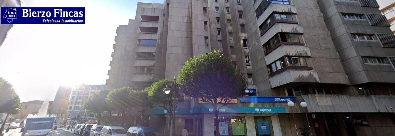 Tenanted central León office, 115 m²