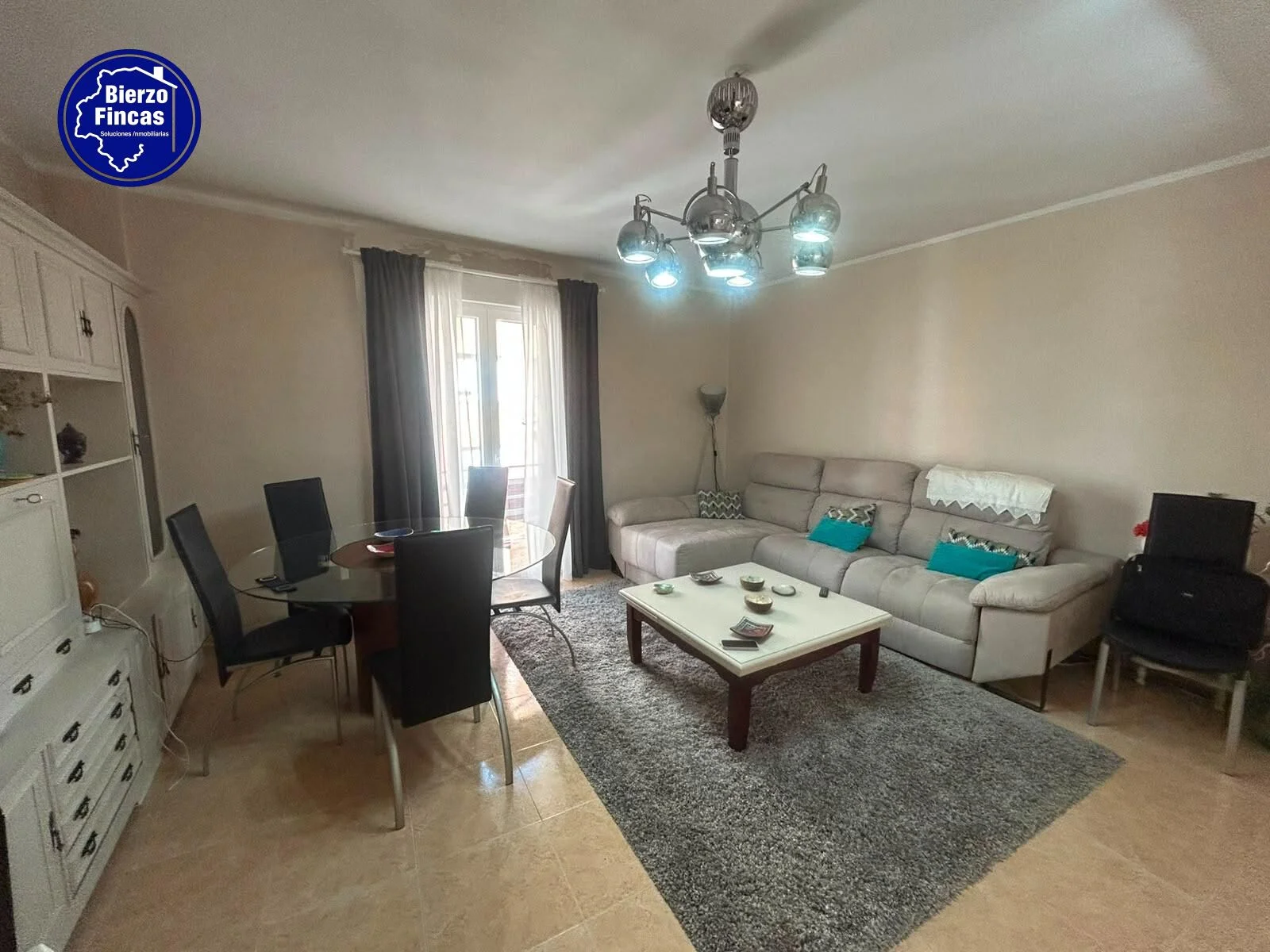 Semi-renovated Ponferrada flat, four bedrooms
