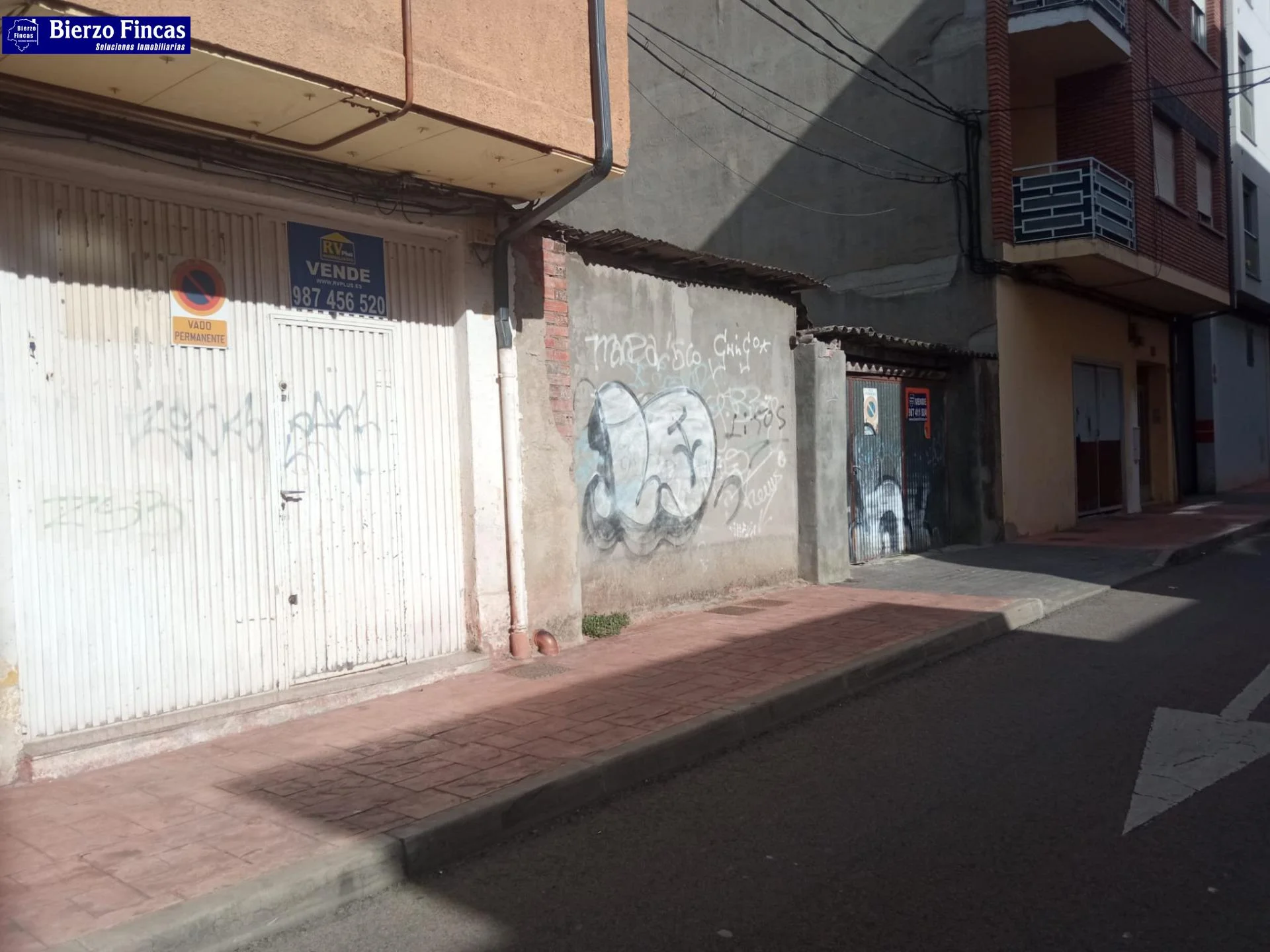 Parcela urbana en Flores del Sil