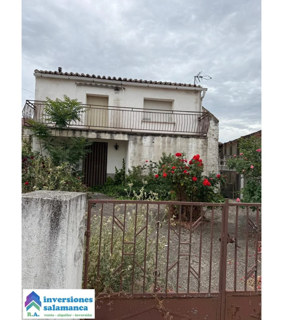 Large Montejo house with 868 m² plot