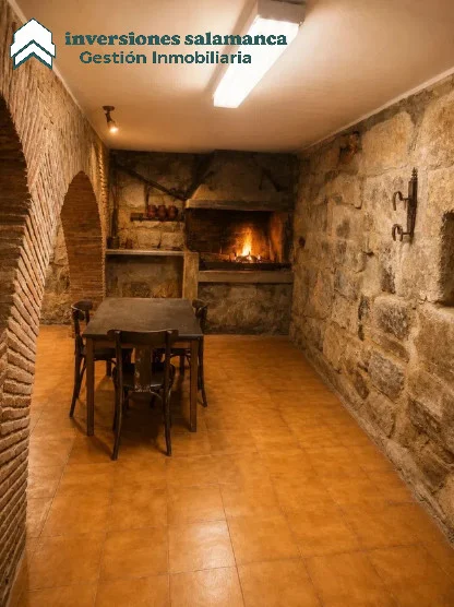 Amplia casa de pueblo con potencial