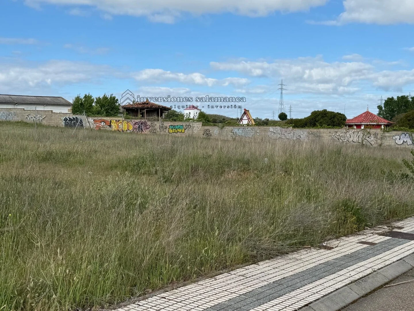 Urban plot near Helmantico with utilities