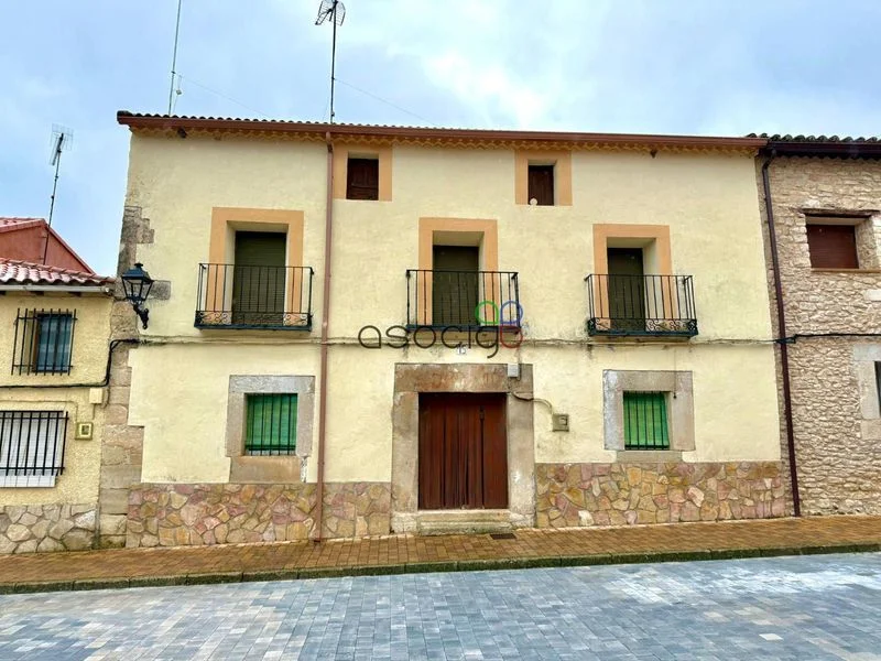 Large renovated house in Tamajón