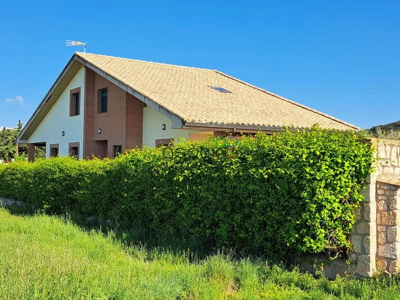 Five-bedroom chalet with large plot