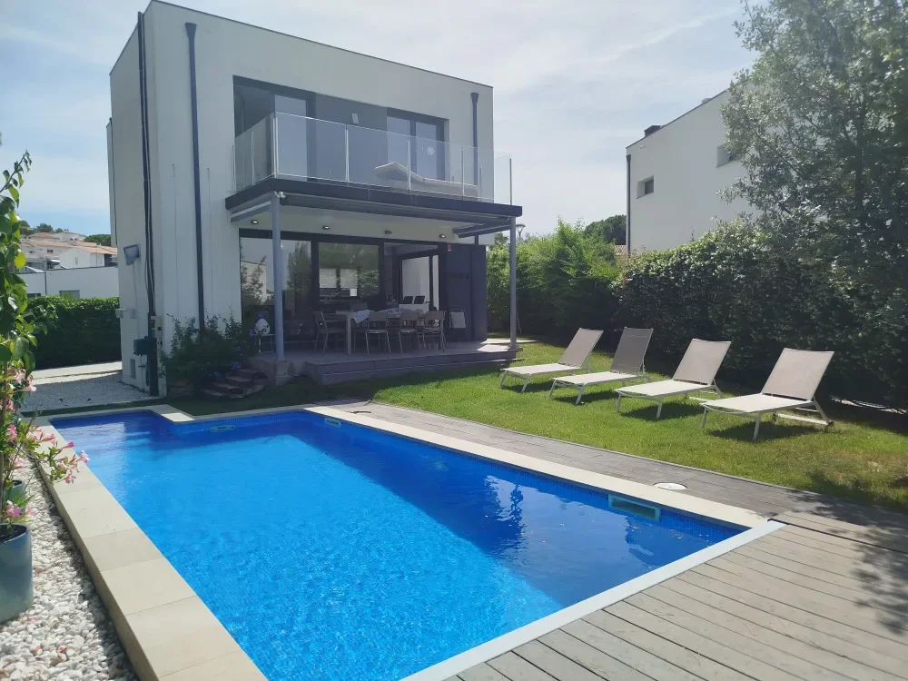 Villa moderna en L’Escala, tres dormitorios