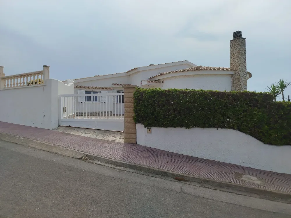 Tourist-licensed villa with private pool