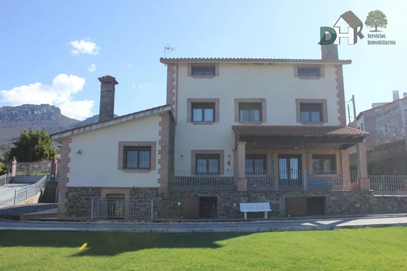 Casa de 440 m² con piscina en las Villuercas, rebajada