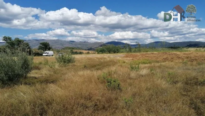 Rural plot with 4,500 m² buildability
