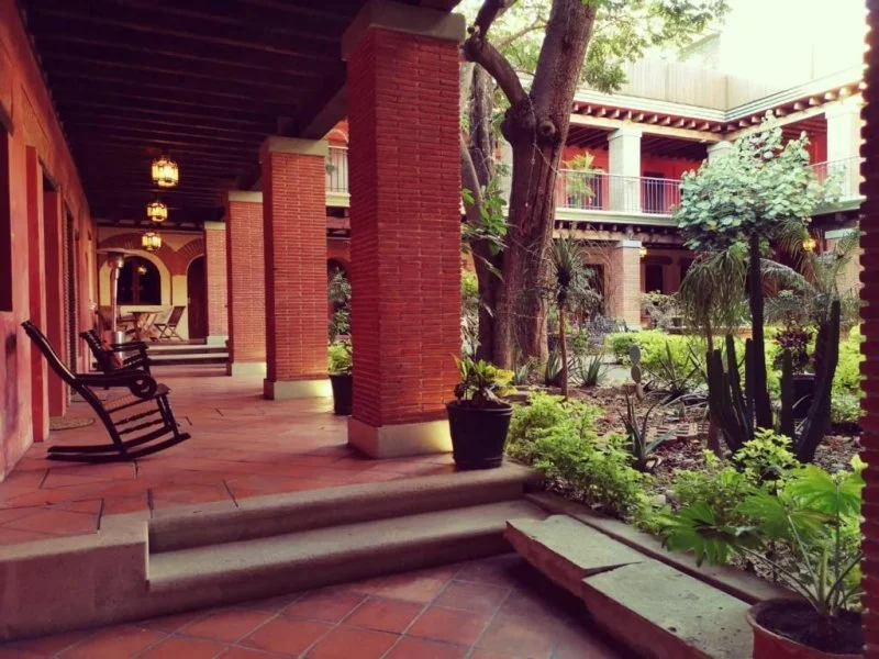 Central hotel with 20 rooms