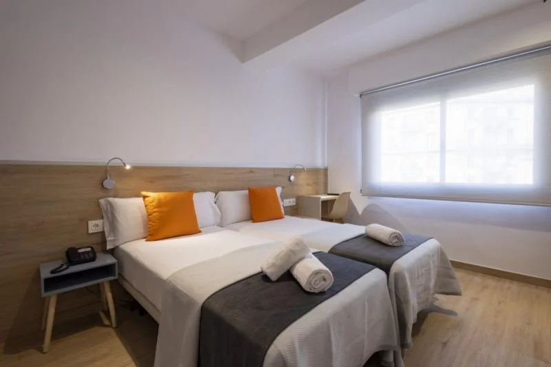 Central hotel with 20 rooms