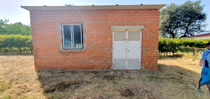 Urban plot with structures in Campomanes