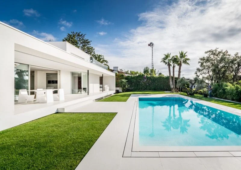 Minimalist Marbella villa, 300 m², pool