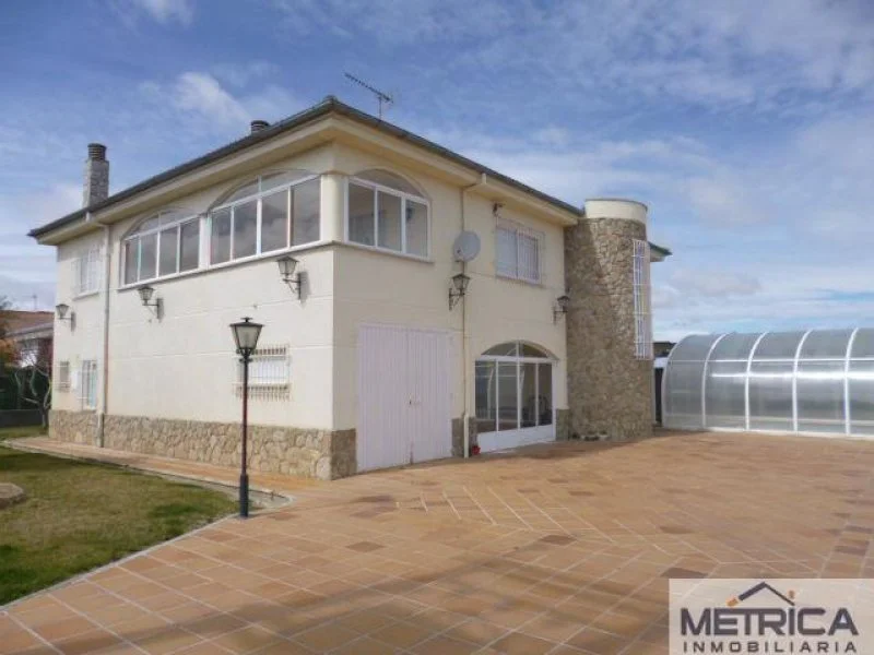 Chalet independiente con piscina privada