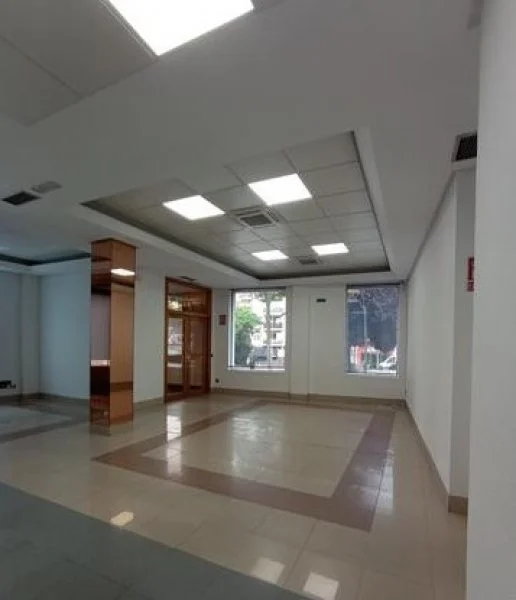 Local esquinero de 107 m²