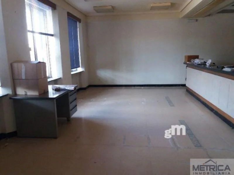 Ground-floor commercial unit, 109 m²