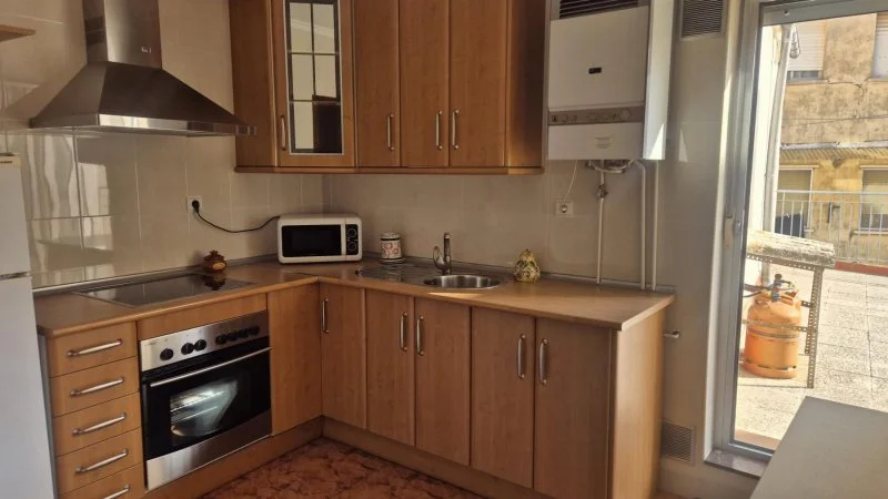 Spacious Salamanca flat, 4-bedroom investment