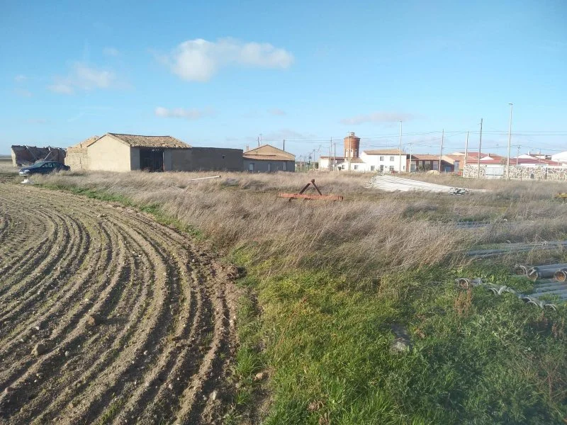 Large mixed-classification plot near town