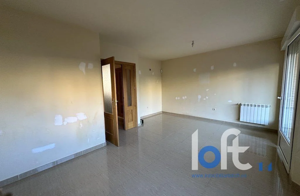 Three-floor townhouse with communal pool