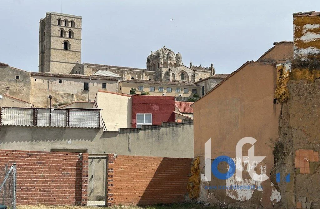 Urban plot in Olivares, 298 m²
