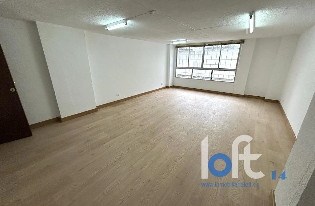 Oficina en Tres Cruces, 27 m², 1978