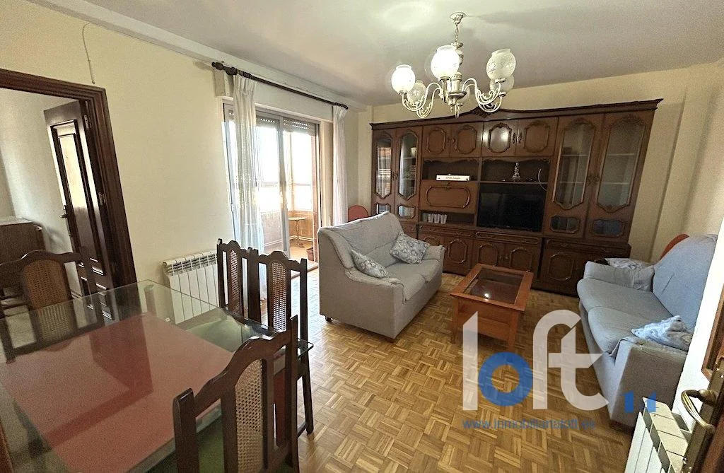 High-floor flat with enclosed terrace
