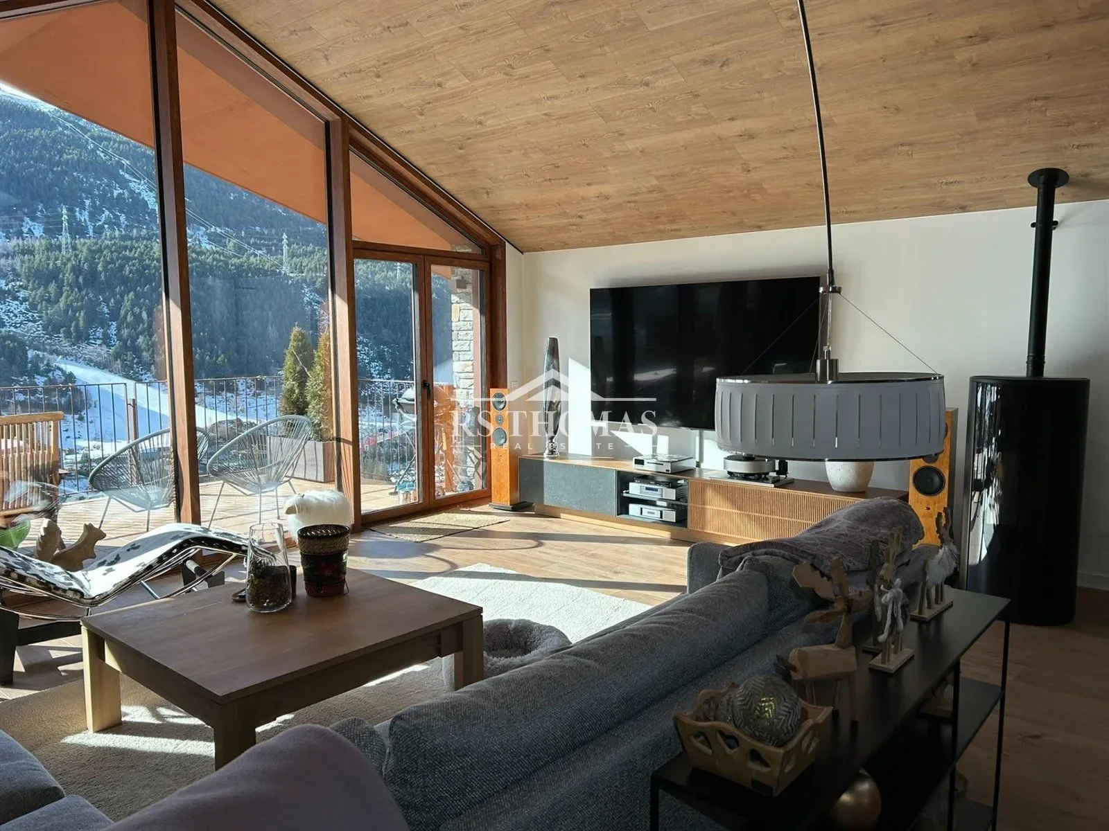 Chalet adosado nuevo con vistas a pistas