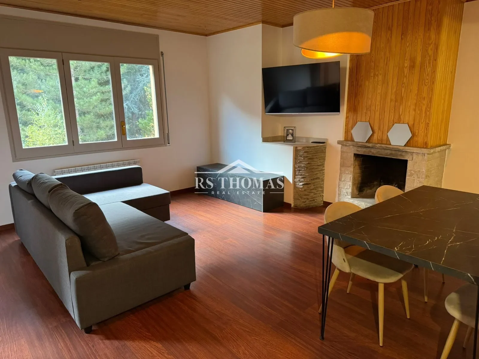 Piso reformado en Arinsal con tres habitaciones