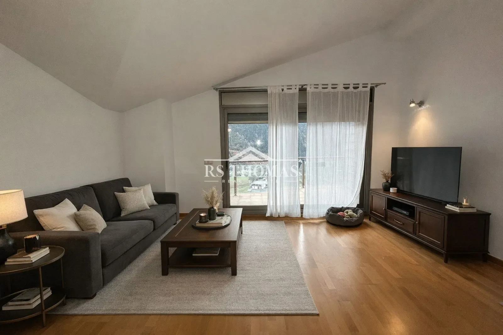 South-facing Encamp penthouse, 2 bedrooms