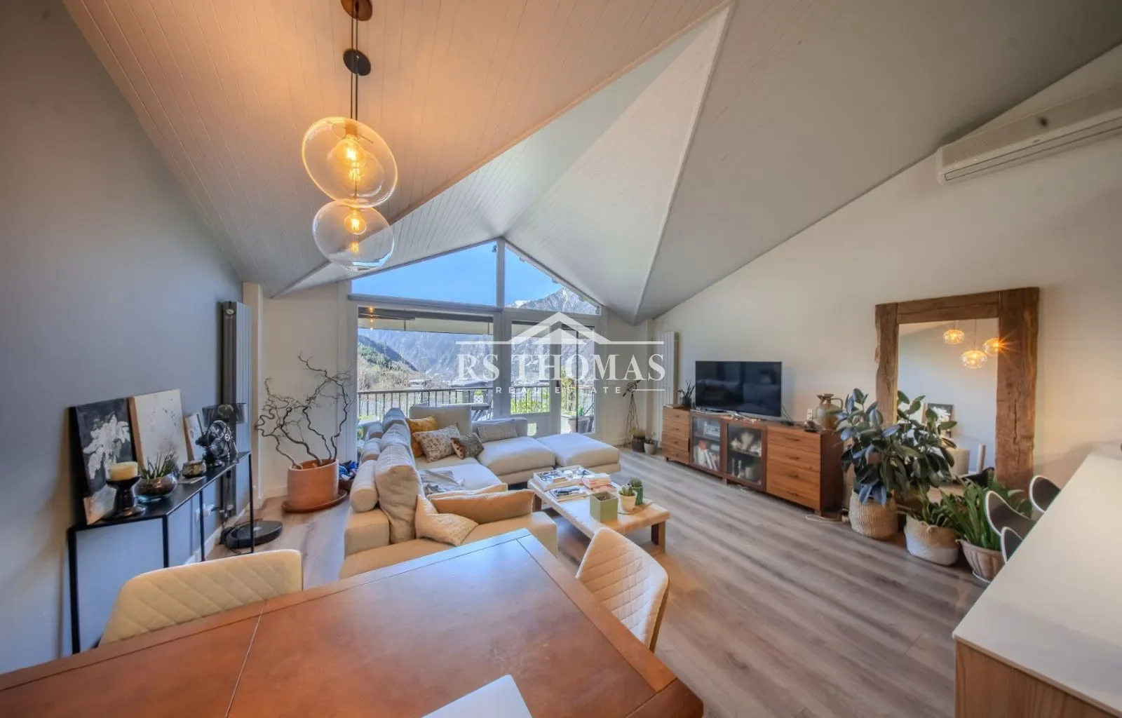 Bright duplex penthouse, 3 bedrooms